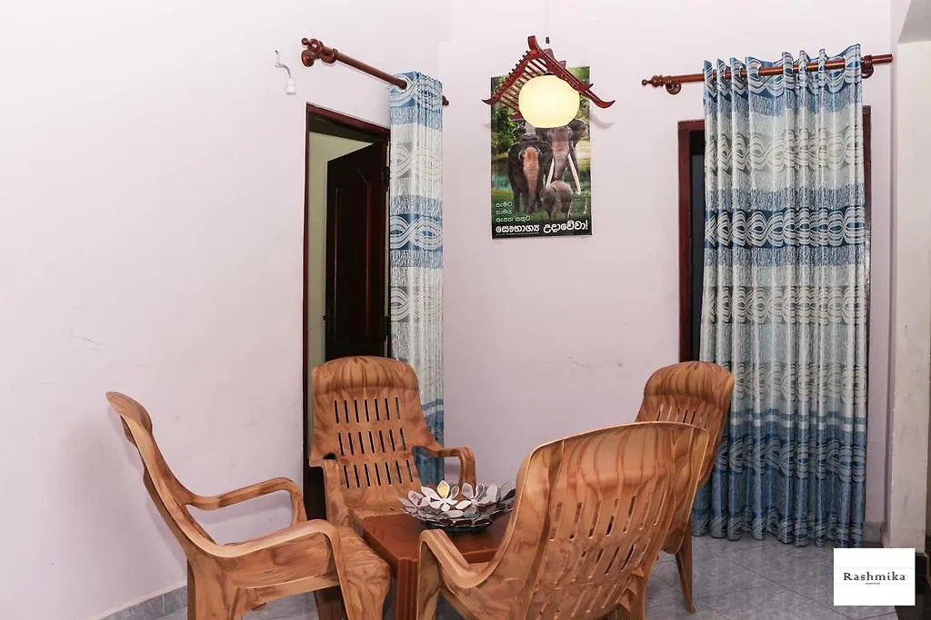 Privatunterkunft Rashmika Home Stay Nallathanniya